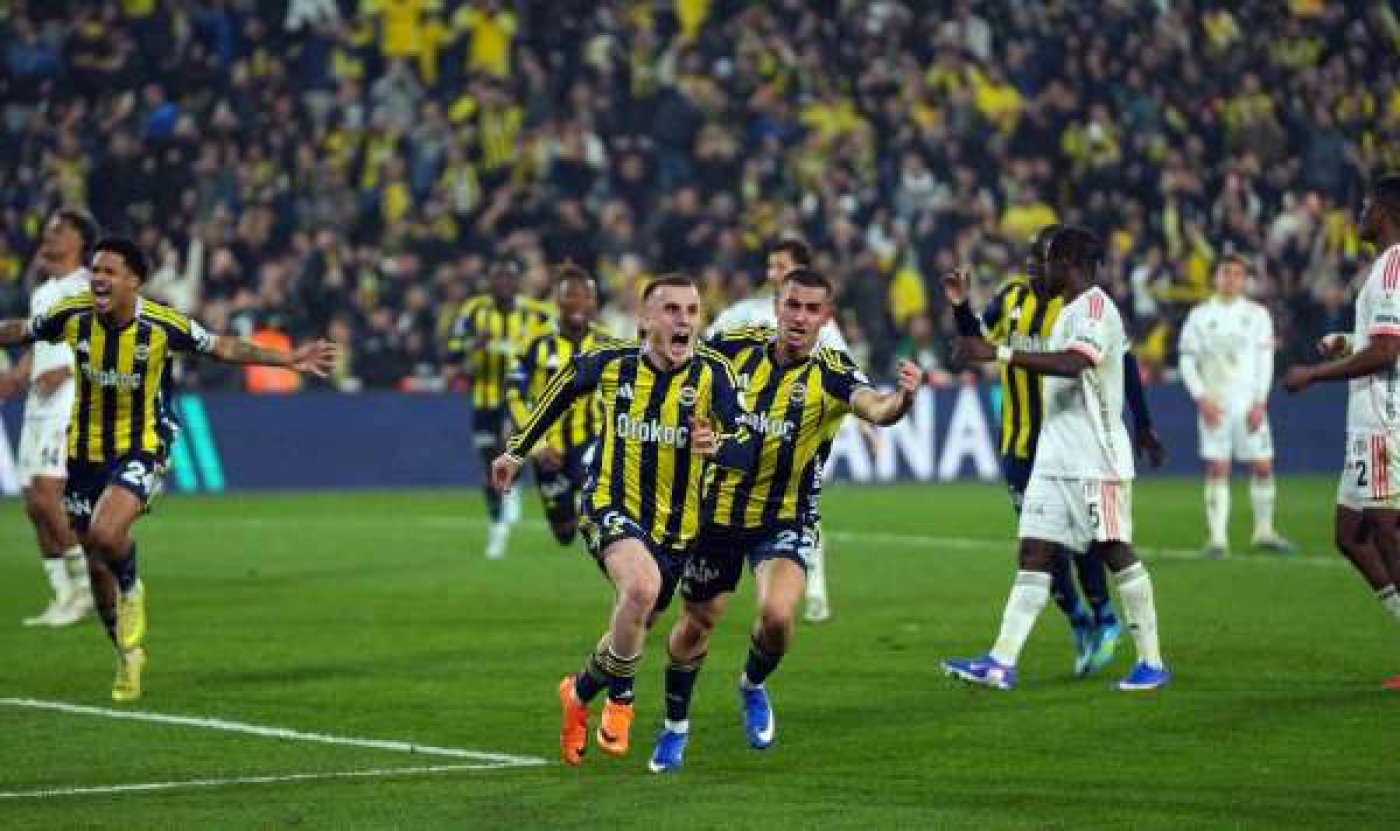 fenerbahce-lider-galatasaray-ile-puan-farkini-1e-indirdi-bd7a4e0m-i69d2d7aab8e24.jpg