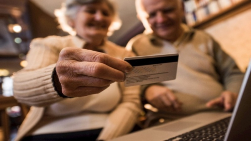 Yaşlılıkta ve Emeklilikte  Kritik Karar! Parayı Çocuklara Erken Vermek Büyük Risk mi? Uzmanlar Uyardı